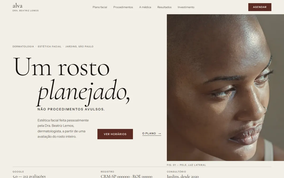 Versão Ateliê no computador: título “Um rosto planejado” ao lado de um close de rosto.